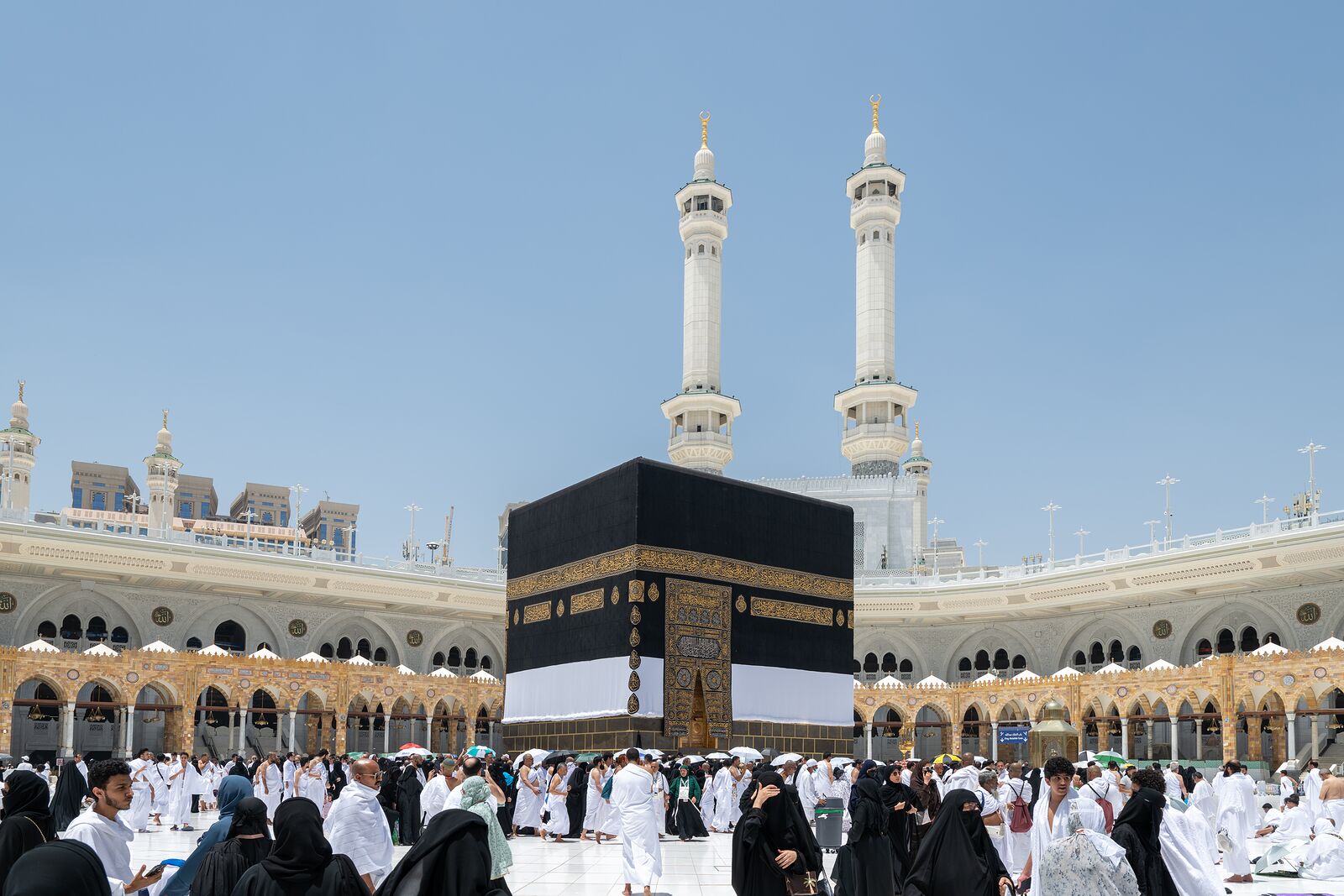 الكعبة المشرفة ومآذن المسجد الحرام